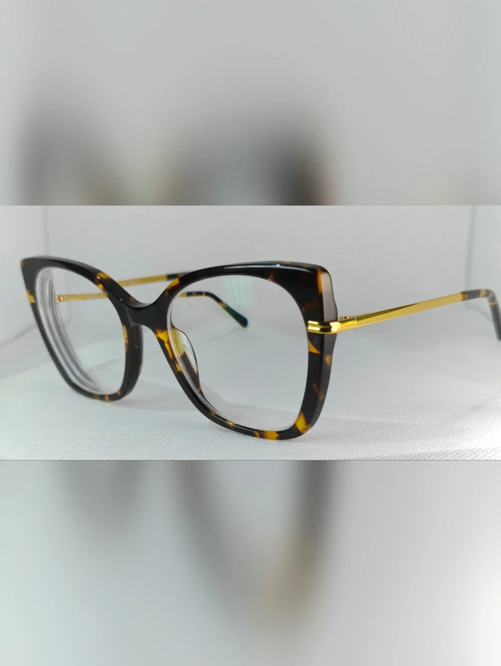 Delancey Classic Tortoiseshell Cat-Eye Women's Glasses. 20k Gold Color